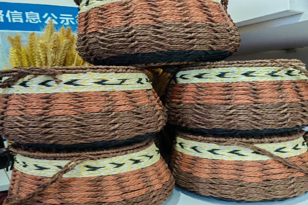 吃油腻食物后喝六堡茶：解腻护胃的“传统智慧+科学验证”
