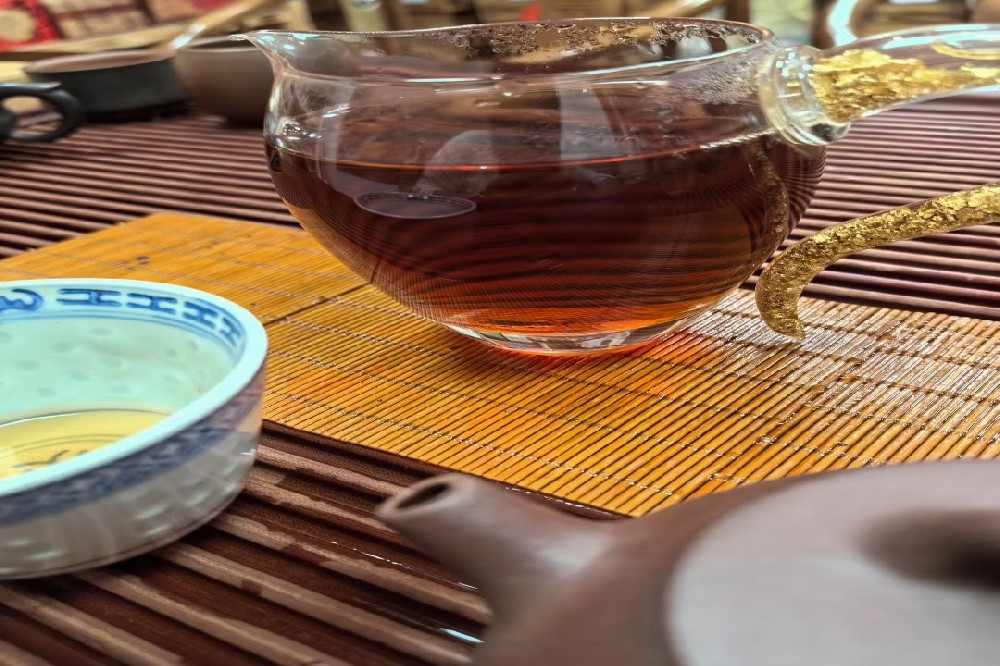 龙母赐福，一盏红浓陈醇的养生奥秘